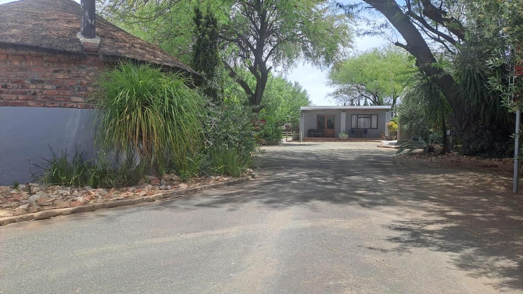 African Dawn B&B Calvinia Extérieur photo