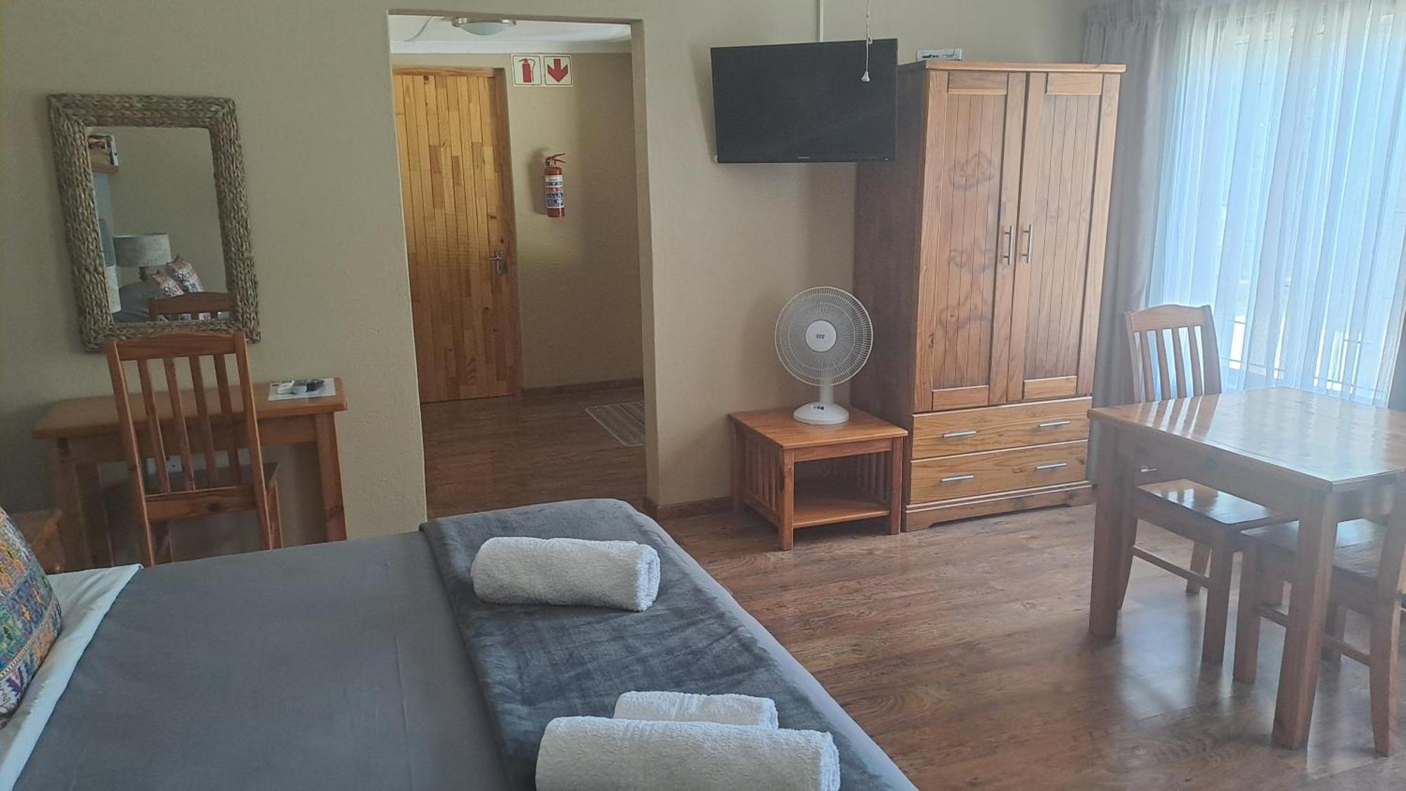 African Dawn B&B Calvinia Extérieur photo